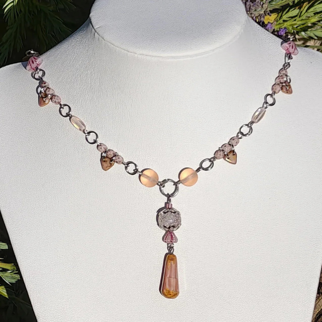 Pink Simple Dangle Countess Necklace Novyra