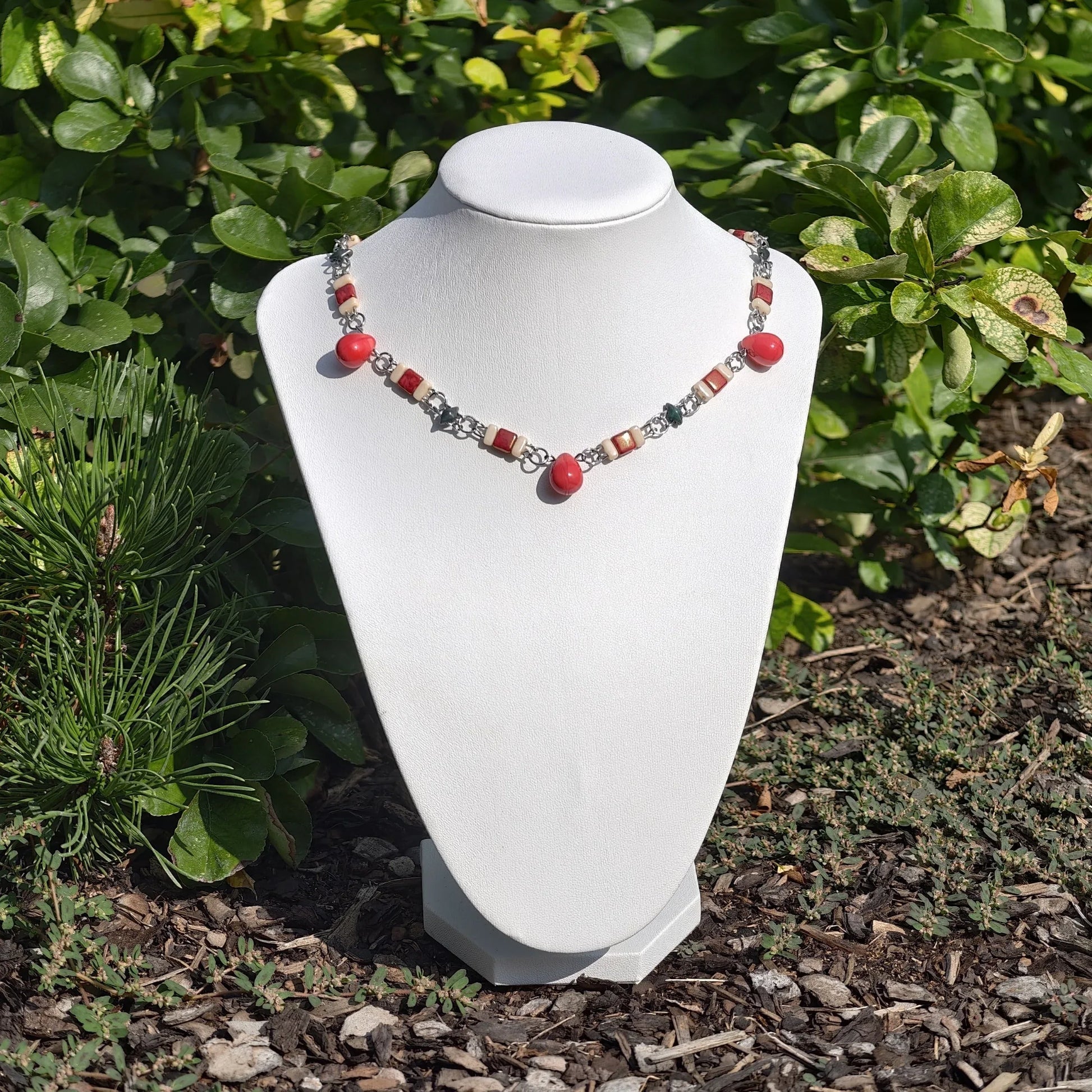 Red & Green Viscountess Necklace Novyra