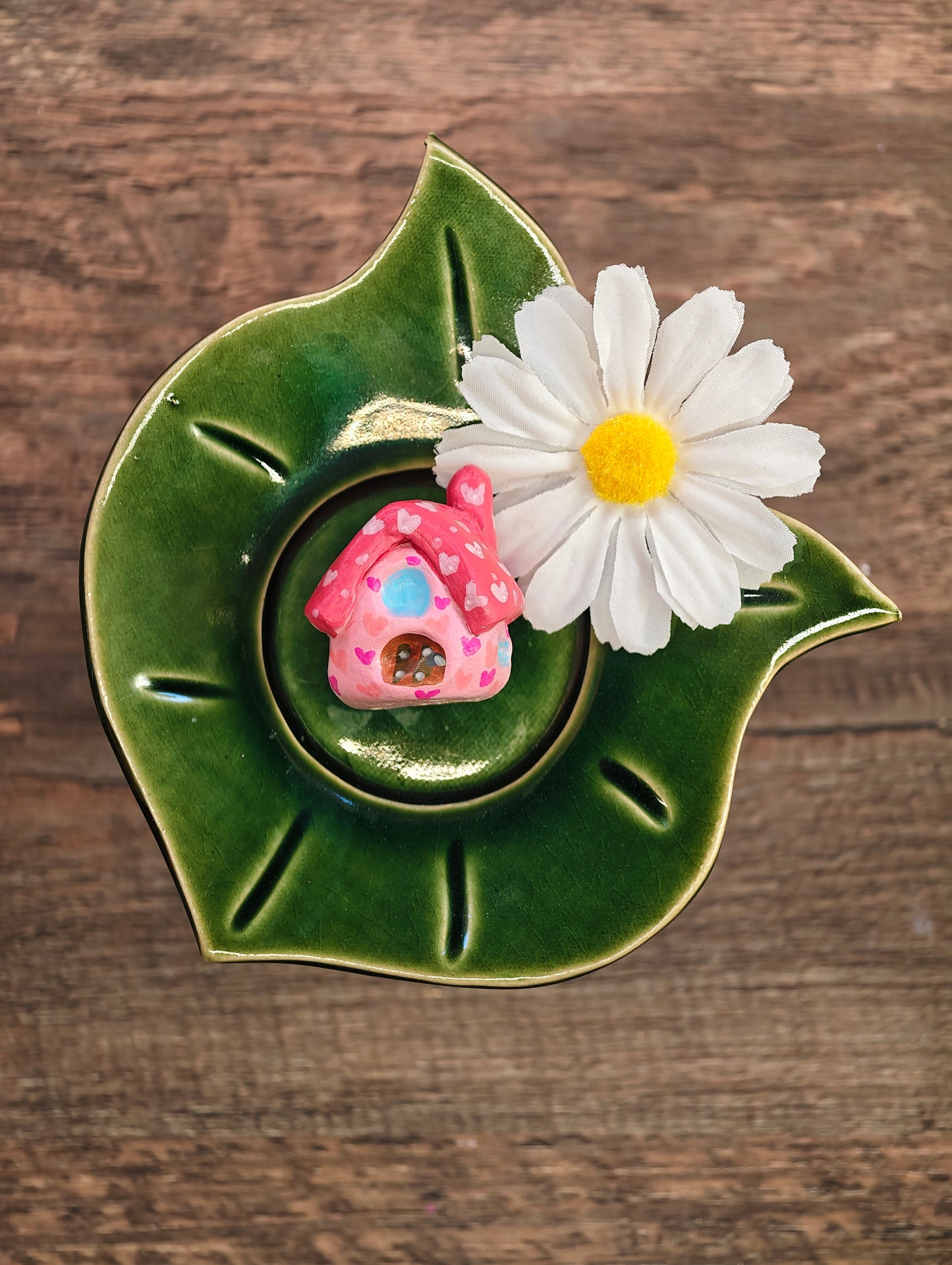 Novyra Jewelry and Clay Art mini house picture holder pink