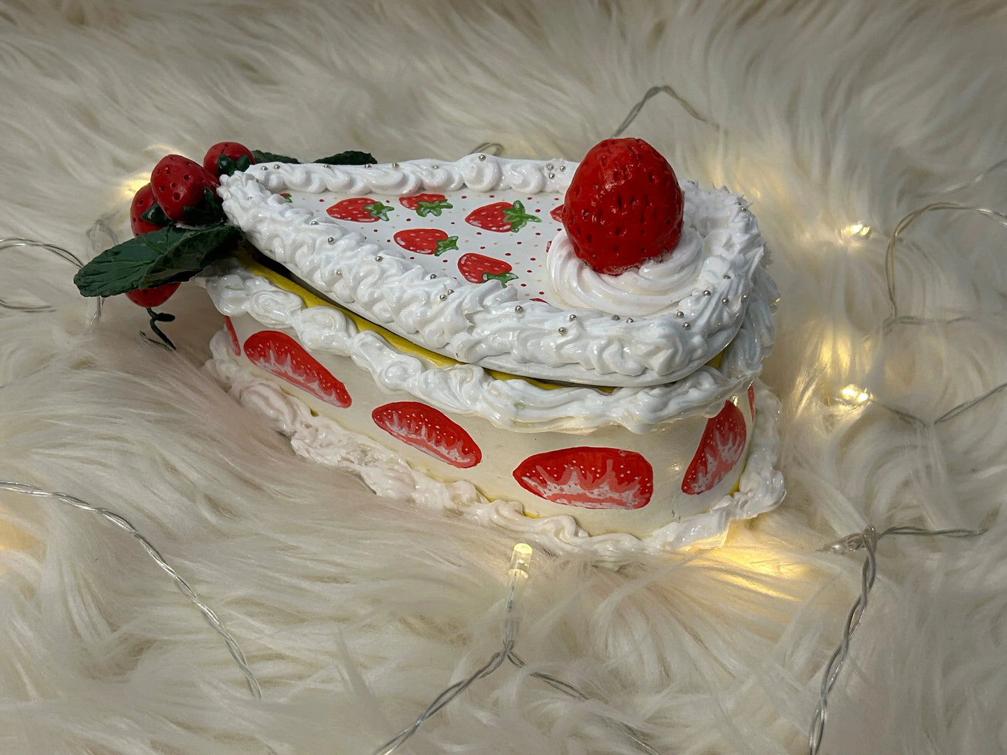 Strawberry Short Cake Clay Box Novyra